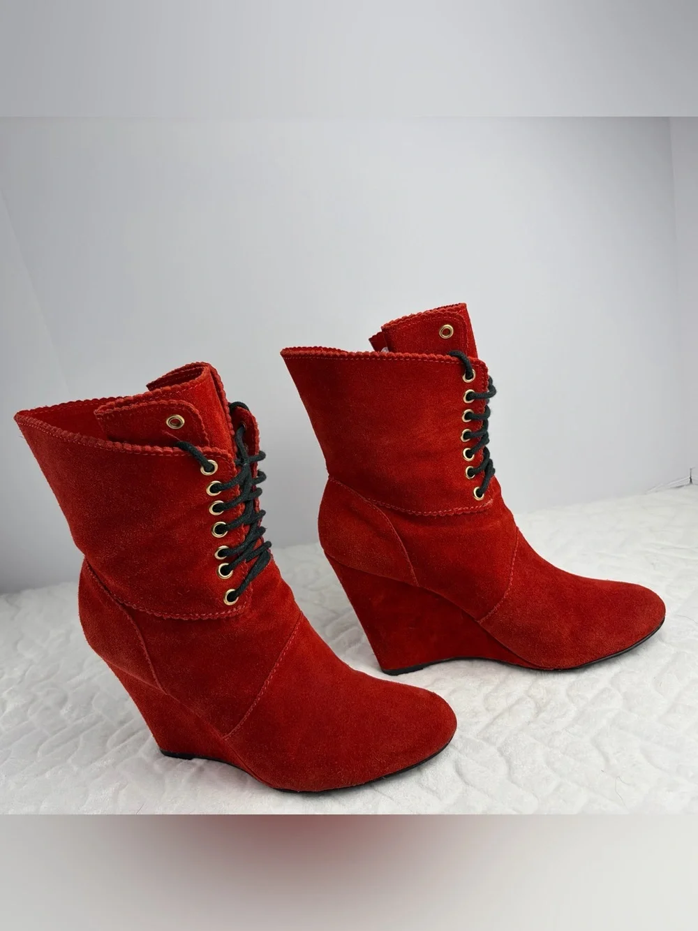 Betsey Johnson Red Suede Lace-Up Wedge Daynaa Ankle Boots Size 8.5